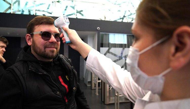Психолог объяснил отсутствие у россиян страха перед коронавирусом