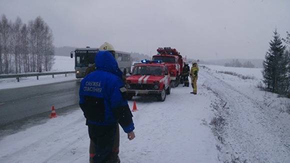 В Свердловской области в массовом ДТП с участием рейсового автобуса погибли три человека