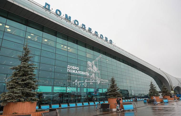 Полуголый москвич «словесно конфликтовал» в аэропоррту Домодедово
