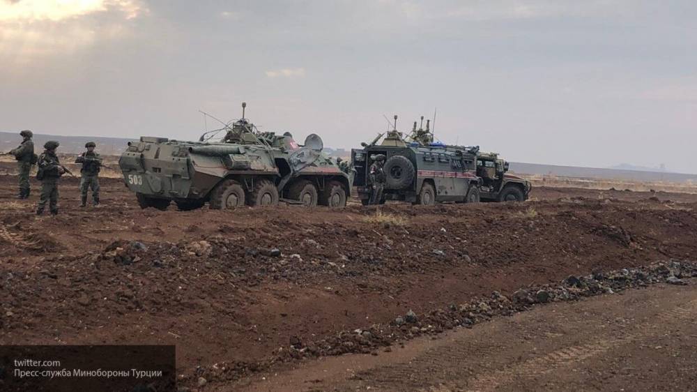 Военные России и Турции приступили к патрулированию участка трассы М-4 в Идлибе