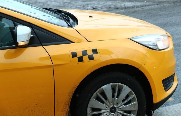 Таксистов Подмосковья обязали дезинфицировать салоны машин