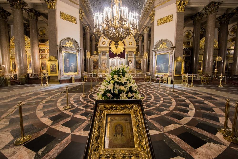 «Это божье дело» — священник Казанского собора призвал верующих голосовать за поправки в Конституцию