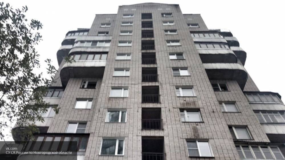 Повисшую на кондиционере на высоте девятого этажа женщину спасли в Москве