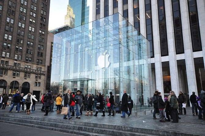 Из-за коронавируса компания Apple объявила о закрытии магазинов за пределами Китая