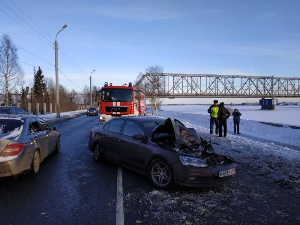 Спасатели устраняют последствия аварии в Архангельске
