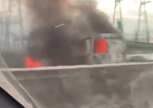 Микроавтобус сгорел на МКАД