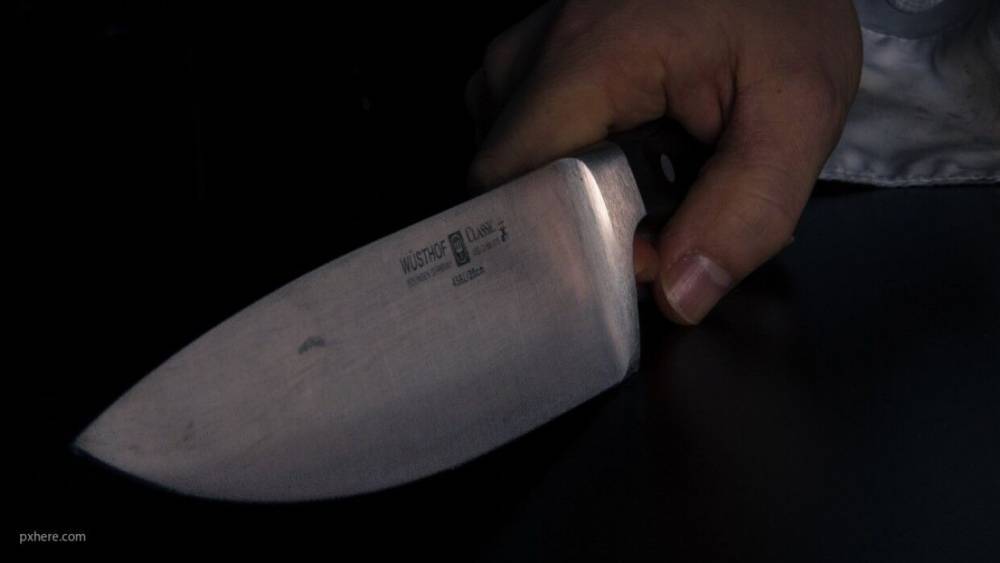 Житель Вяземского района в пьяной драке ударил знакомого ножом