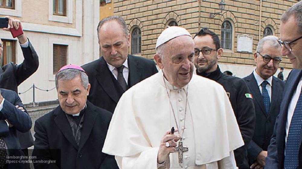 Папа Римский проведет пасхальное богослужение без прихожан