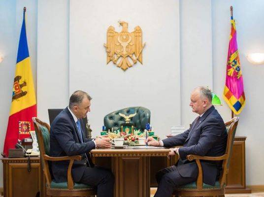 Президент и премьер Молдавии решают, какие портфели отдать демократам