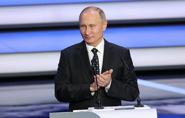 Большинство россиян готово голосовать за пятый срок Путина