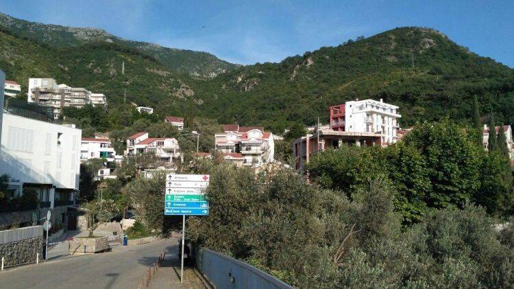 Черногория закрыла границы для иностранных граждан