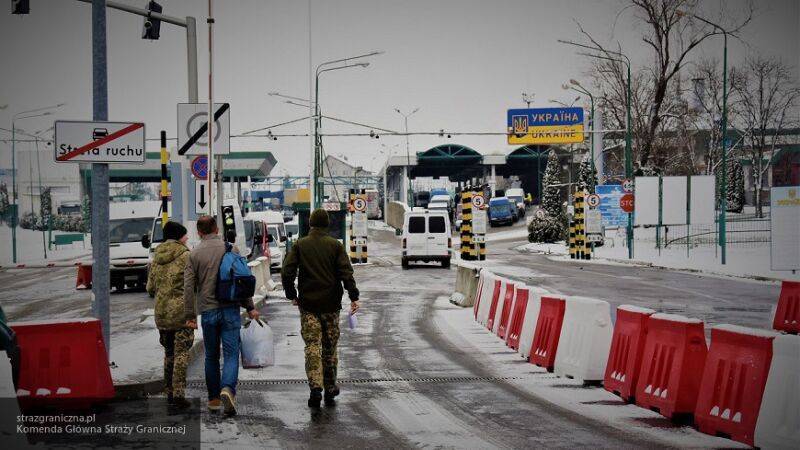 СМИ: Украинцы штурмуют границы Родины