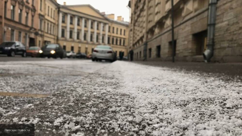 Снег с дождем обрушился на Петербург в середине марта