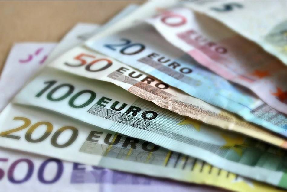 Курс евро подскочил выше 83 рублей
