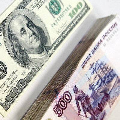 Доллар и евро уверенно растут на "Московской бирже"