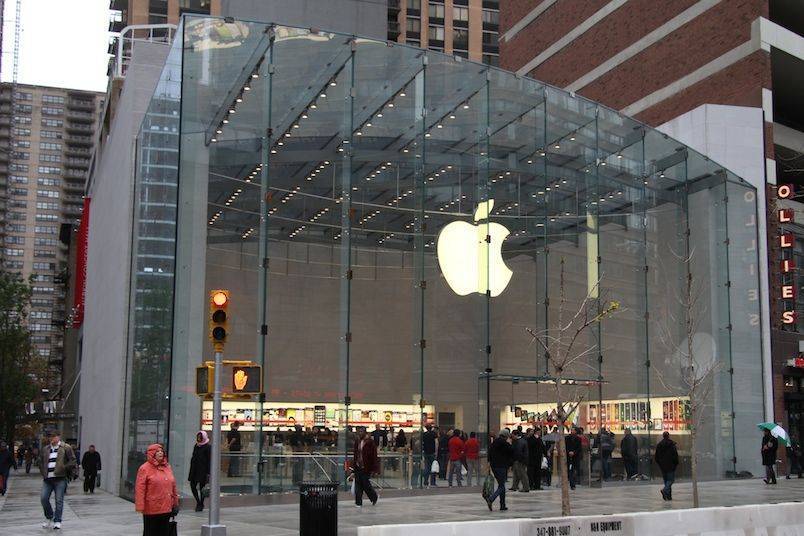Компания Apple приостановит работу своих магазинов