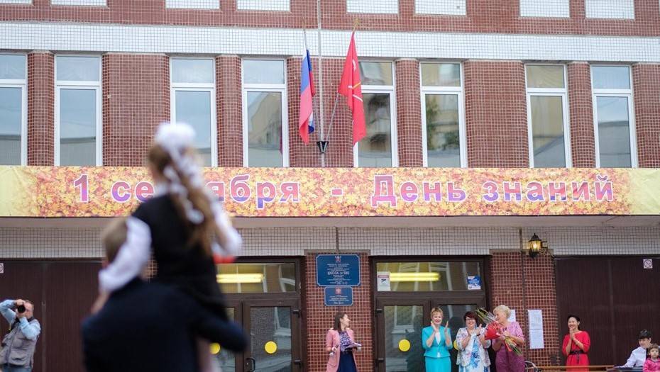 Школы Петербурга перевели на свободный режим посещения из-за угрозы коронавируса