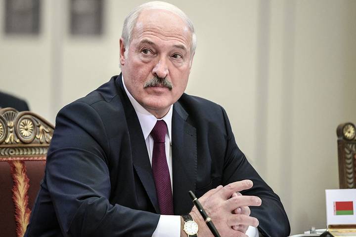 Лукашенко отказался закрывать границу с Россией: Фуры будут до Кремля