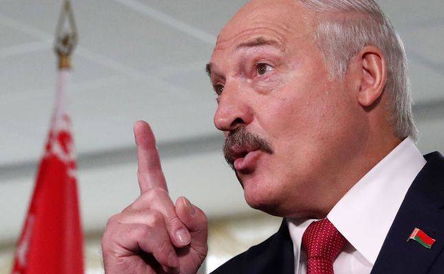 Лукашенко: Это Россия полыхает от коронавируса, а в Белоруссии все спокойно