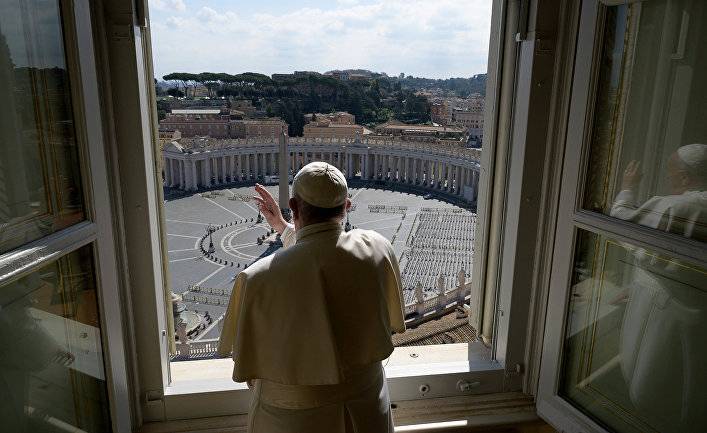 CNN (США): папа благословляет пустую площадь святого Петра