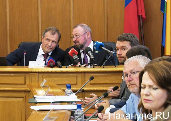 Депутаты Екатеринбурга собираются на внеочередное заседание из-за поджогов домов на Уралмаше