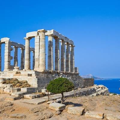 В Греции до 30 апреля закрывают все курорты и отели