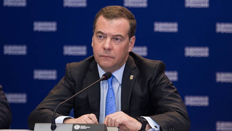 Все партией - против вируса: Дмитрий Медведев переформатирует работу "Единой России"
