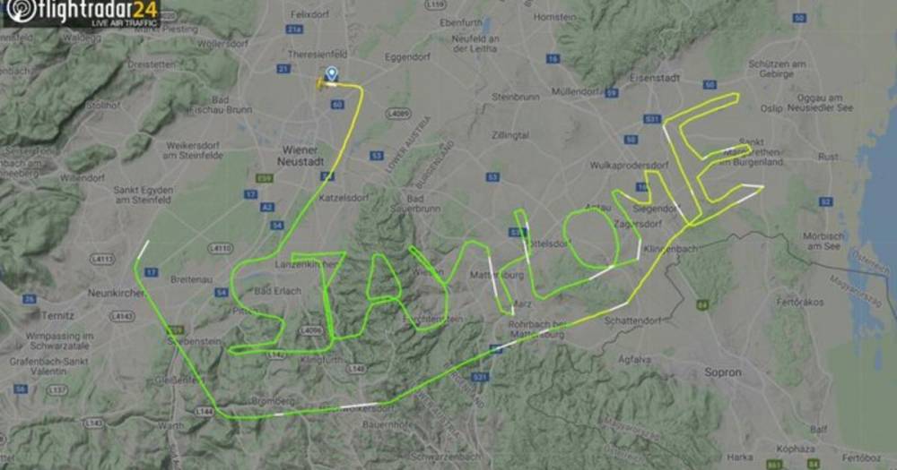 "Оставайтесь дома": Пилот написал сообщение миру в полете