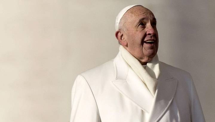 Папа Римский бродит по пустому Риму и молится о чуде