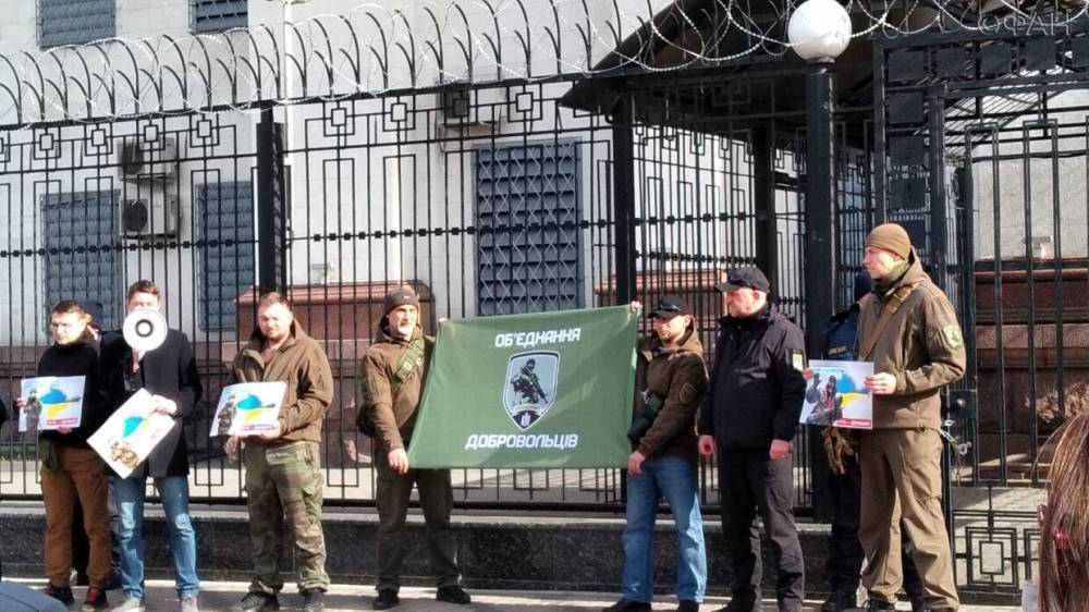 Киевские националисты отметили присоединение Крыма к России жалобами на дискриминацию
