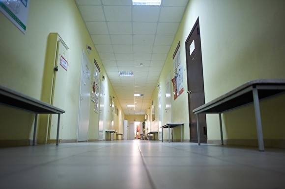 Власти Петербурга объяснили, почему поликлиники не готовы тестировать на коронавирус
