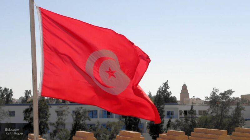 Тунис прекращает авиасообщение и закрывает наземные пограничные переходы с 18 марта