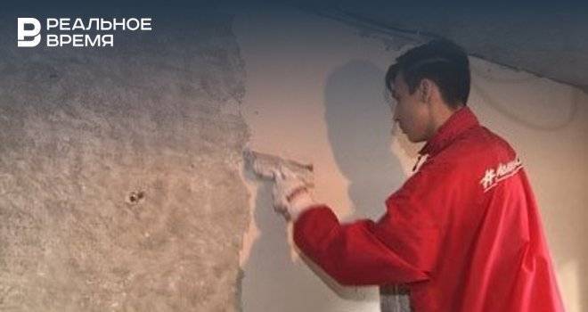 Волонтеры в Казани делают ремонт в квартире бабушки, квартира которой сгорела из-за петарды