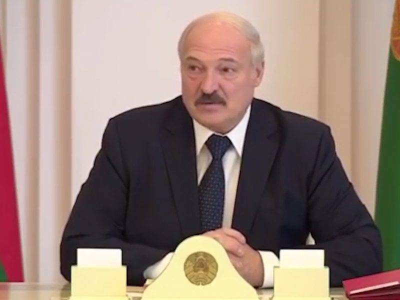 Водка и сауна: Лукашенко дал советы по борьбе с коронавирусом