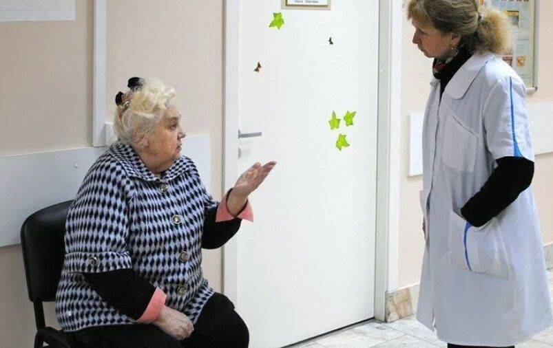 Украинцы показали свою сущность врачи закрыли двери больницы перед задыхающейся женщиной