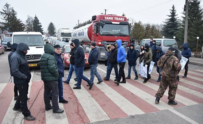 Конфликты и драки на польской границе: люди хотят домой (Postimees, Эстония)