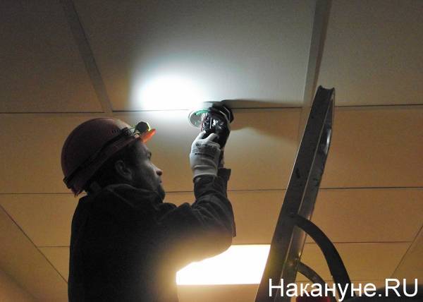 В челябинском поселке жители 60 домов уже почти сутки сидят без света
