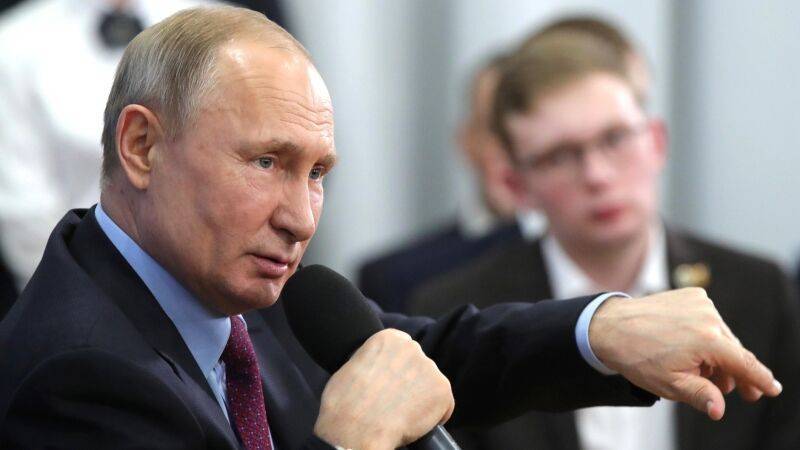 Путин призвал бороться с коррупцией по всем направлениям