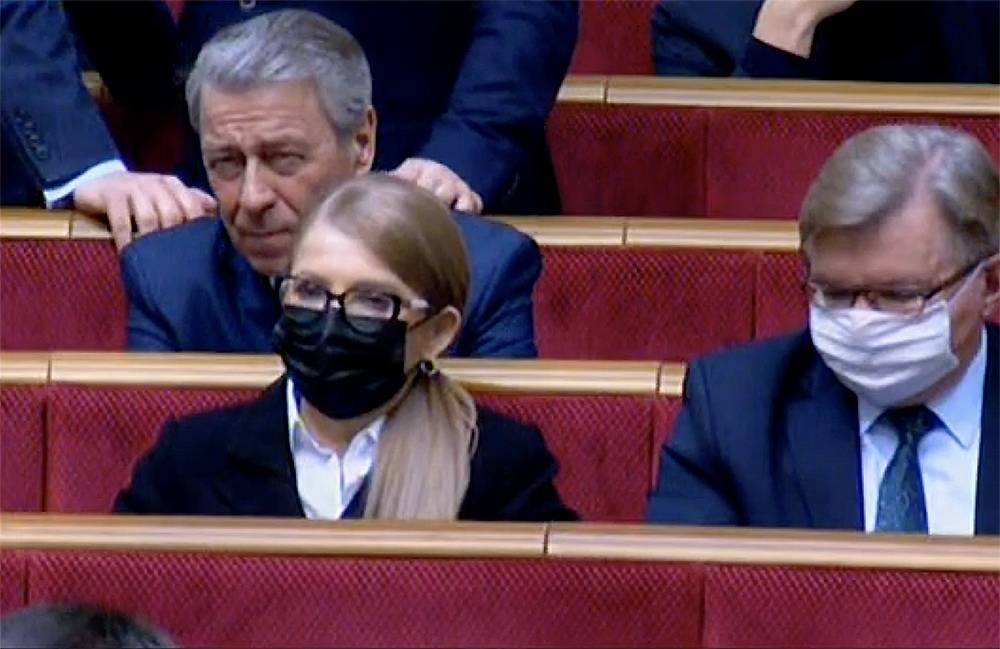 Черная маска: Тимошенко явилась в Раду в мрачном наряде