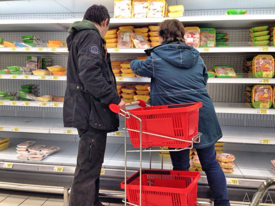 Путин потребовал следить за ценами на продукты из-за коронавируса