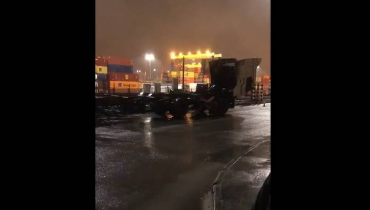 Появилось видео столкновения поезда и фуры в Петербурге