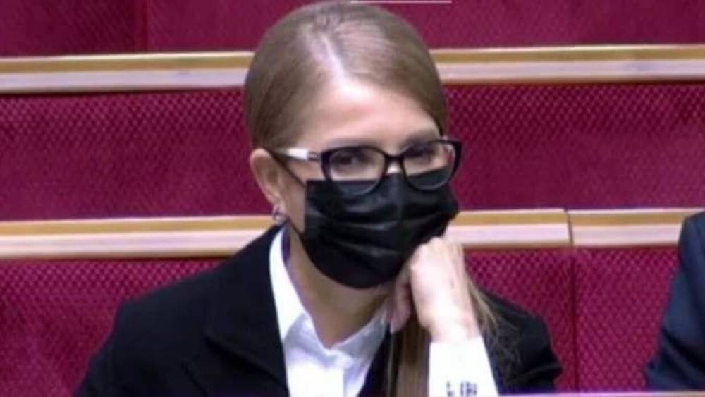 Тимошенко пришла на заседание Верховной рады в черной маске