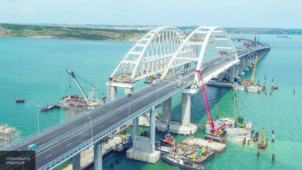Путин наградит строителей Крымского моста во время поездки на полуостров