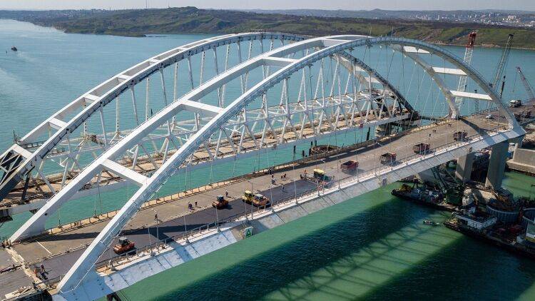 Путин в Крыму вручит награды строителям Керченского моста