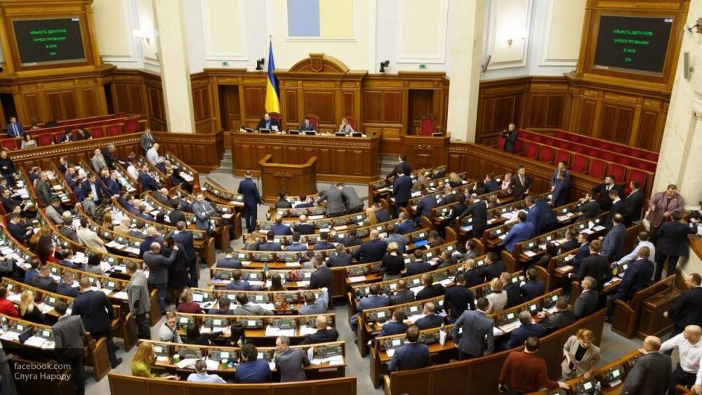 Украинский министр Петрашко попытался занять кресло президента в зале заседаний ВР