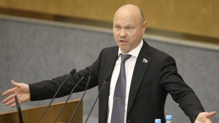 Проигнорировавшего карантин депутата Госдумы предложили лишить мандата