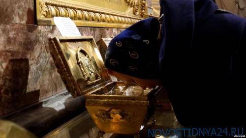 В Казанском соборе Санкт-Петербурга -«Масок не носим, Иоанн и Богородица защищают»