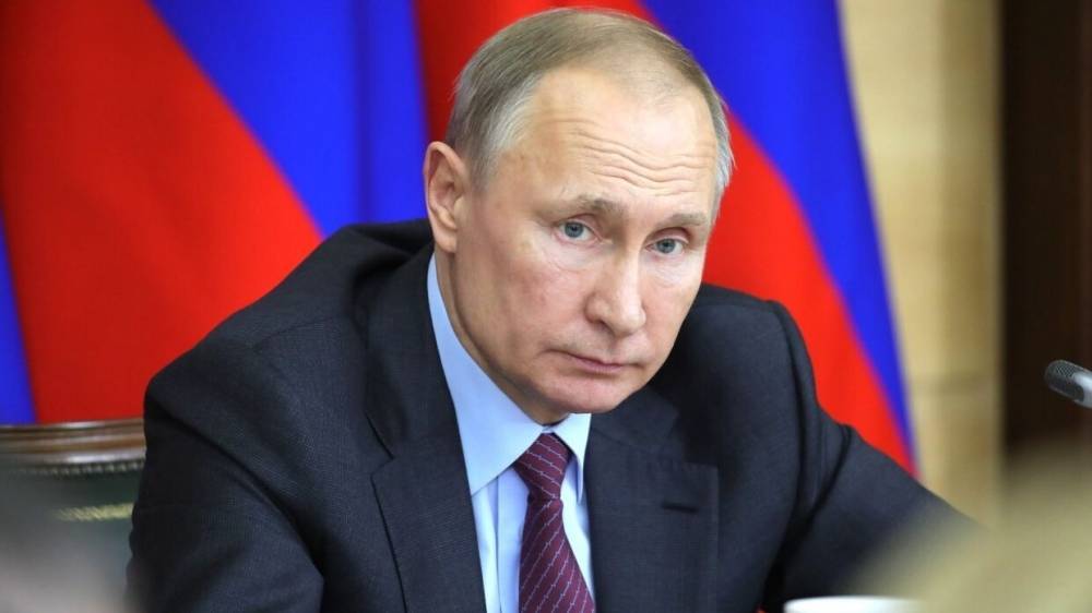 Путин призвал бороться с коррупцией всегда и на всех направлениях