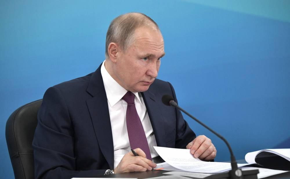 Владимир Путин призвал россиян не делать запасы продуктов из-за коронавируса
