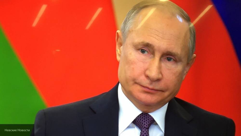 Путин заявил, что России удалось сдержать массовое распространение коронавируса